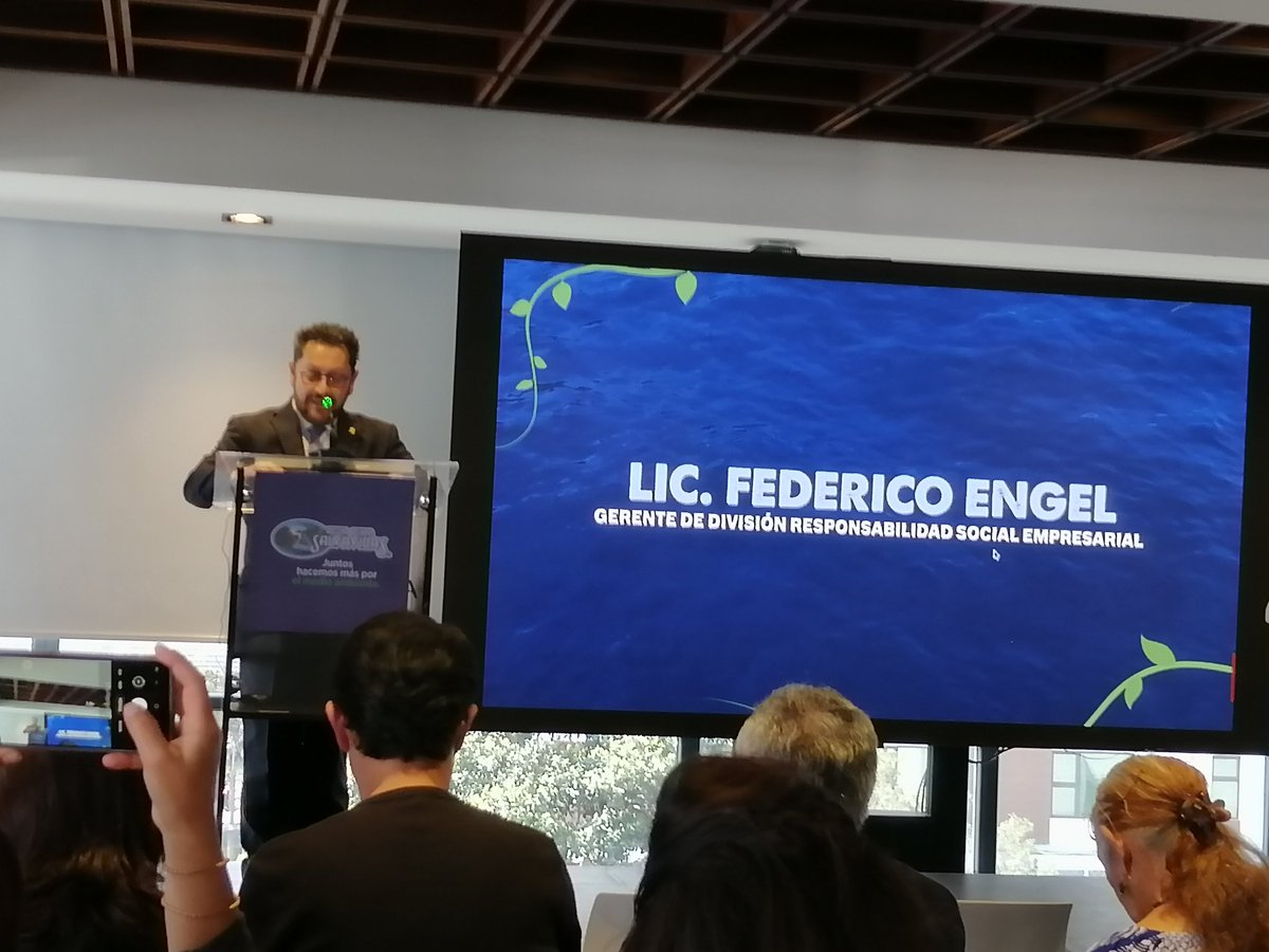 GtLiberal's tweet photo. Agua Pura Salvavidas presenta su nuevo envase 100% "reciclados y reciclables", asi lo informó Guillermo Pineda, gerente de planeación estratégica #Ingrup. https://t.co/SHvg5S6n4a