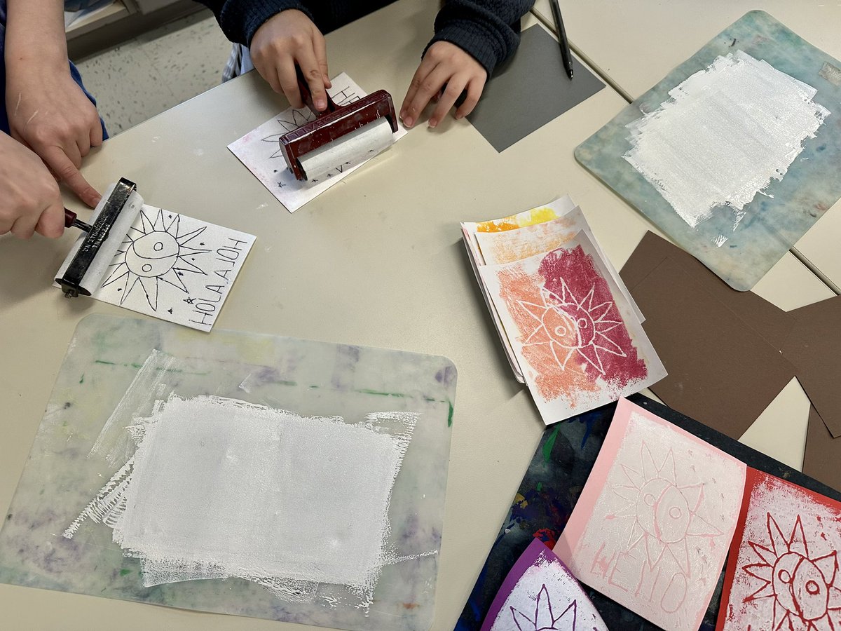 arteescuelakey's tweet photo. Los artistas de 4° hicieron grabados de poliestireno inspirados por Teresa Villegas y la lotería mexicana https://t.co/r4D8CWdgIi