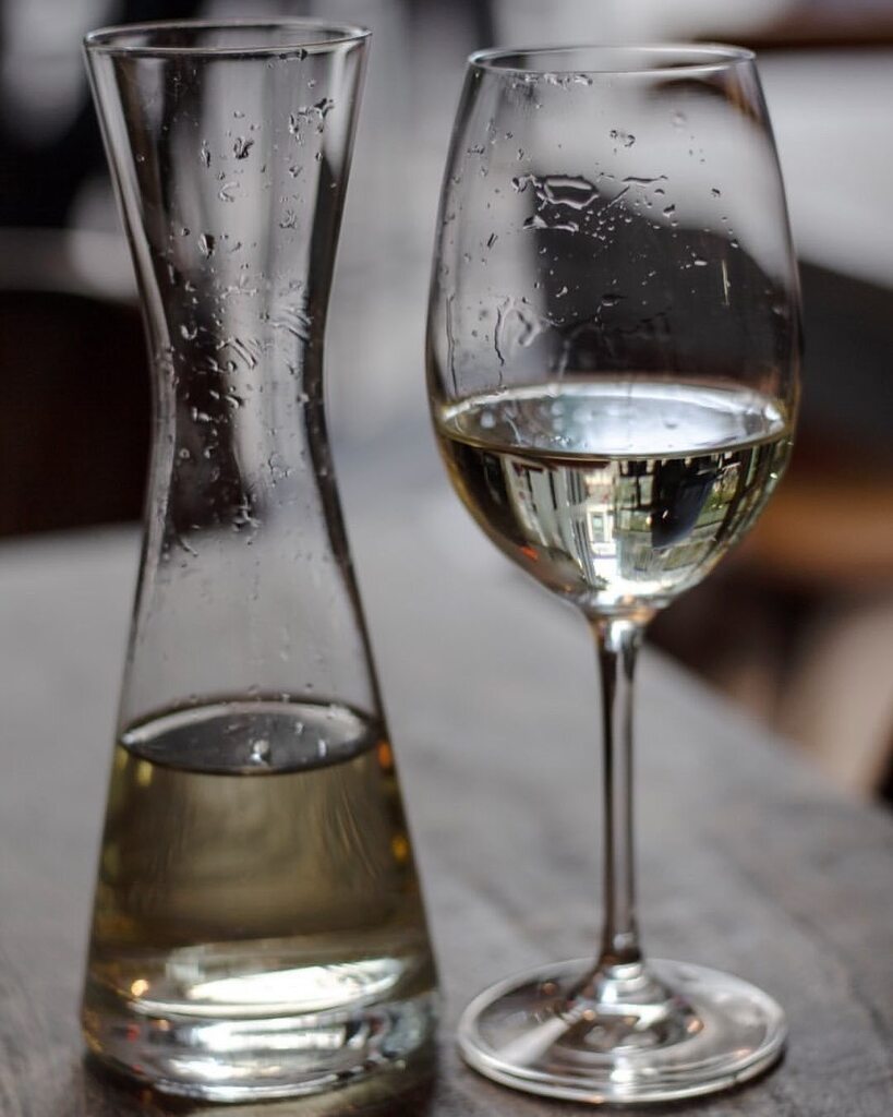 Happy 🐪 day! Help yourself through the week with a tasty glass of wine 🍇

#wine #brighton #whitewine #tasting #drinks #humpday instagr.am/p/CpQJJhFIt6c/