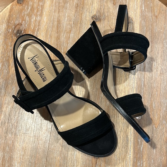 So good I had to share! Check out all the items I'm loving on <a href="/Poshmarkapp/">Poshmark</a> #poshmark #fashion #style #shopmycloset #samedelman #caribbeanjoe #neimanmarcus: posh.mk/9aYyNuOKOxb