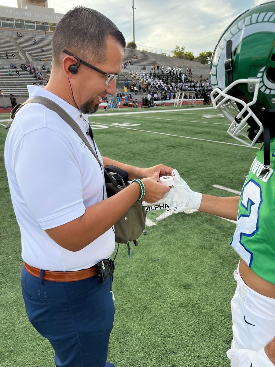 HAPPY NATM! Take a moment to thank your athletic trainer and student athletic trainer this month 👏