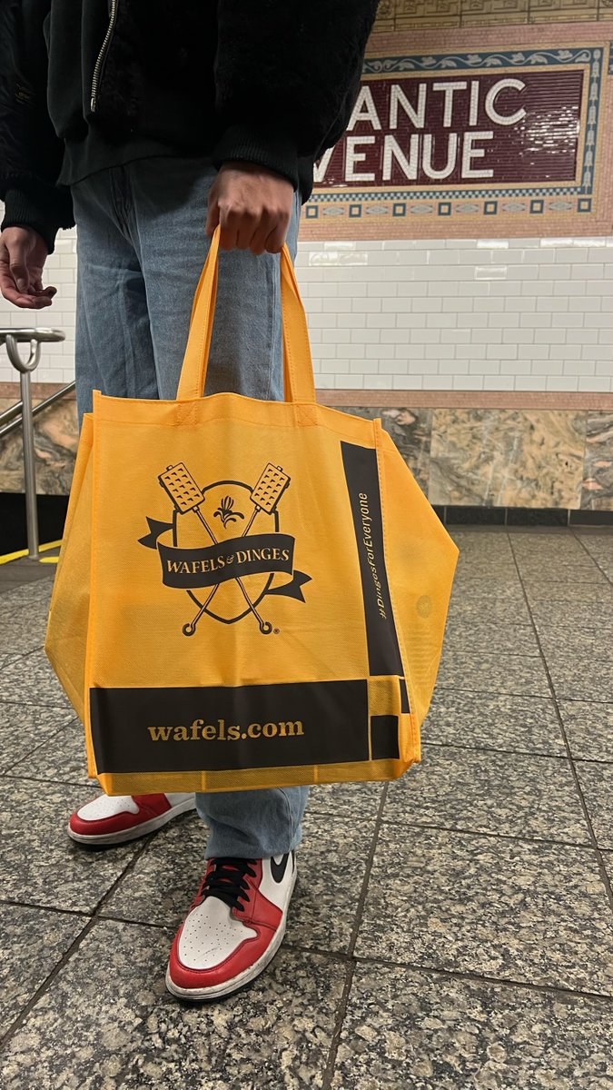 Order online &amp; pick up your Dinges! 

🚚delivery &amp; pick up in NYC, DENVER &amp; MINNESOTA 
📦Nationwide  shipping  

Place  your  order  today!
wafels.com/pages/locations

#wafelsanddinges #orderdelivery #nationwideshipping #foodies