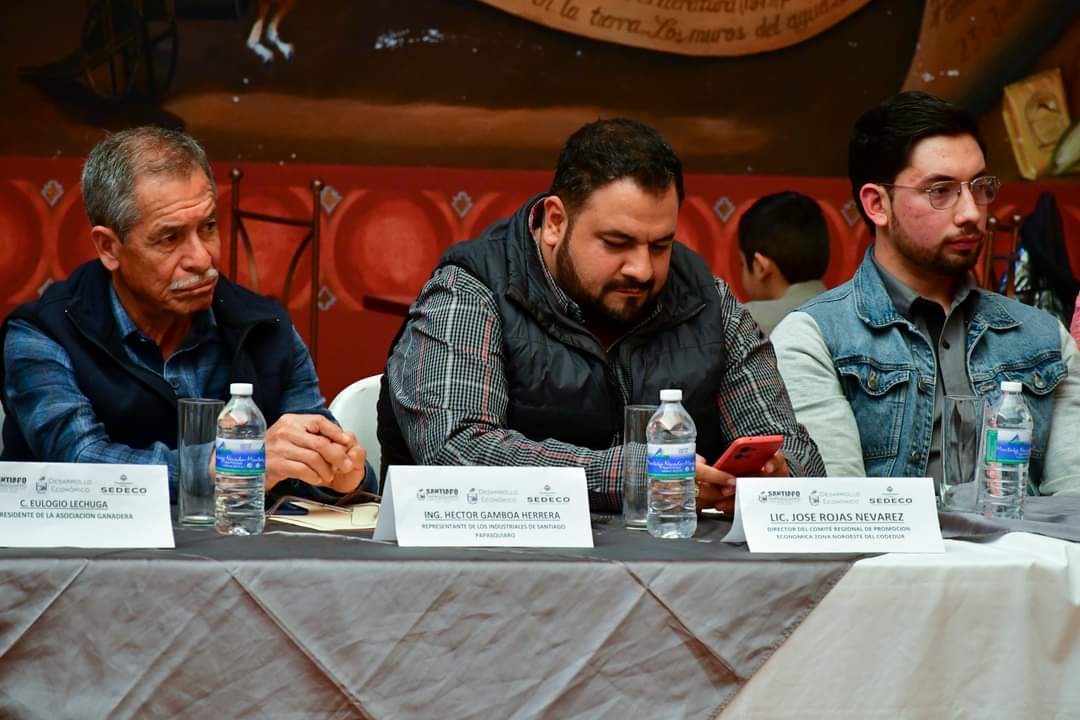 Asiste el consejero empresarial Ing. Héctor Gamboa Herrera y el director regional a la convocatoria realizada por el Sub secretario de SEDECO Ricardo López Solis y el edil santiaguero, en encuentro empresarial buscando alternativas para detonar el sistema empresarial del noroeste