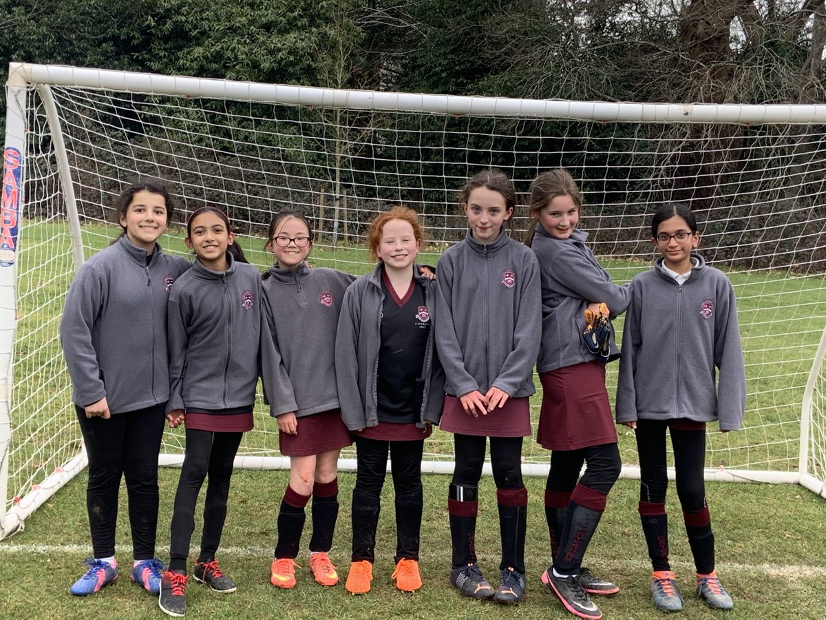 Thanks to our friends @HawthornsSport for hosting our U11 @CaterhamPrep girls this afternoon.  Super skills and plenty of goals for both teams ⚽️👏
#futurelionesses