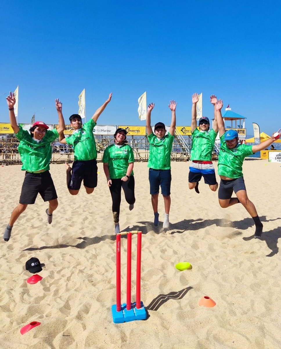 Los chicos de la escuela de verano que dirigí este año participaron del <a href="/BeachCricket_Cl/">Beach Cricket Chile</a> el fin de semana.
Quedaron felices y motivados para seguir entrenando ¡Qué lindo es verlos disfrutar este hermoso deporte!🏏❤️