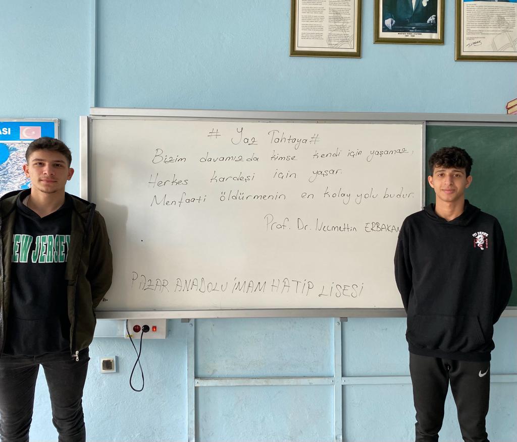 Prof. Dr. Necmettin Erbakan'ın özlü sözünü tahtalarımıza yazdık. Menfaat yok, kardeşliğimiz ebediyen var olsun. 
Pazar İmam Hatip Lisesi