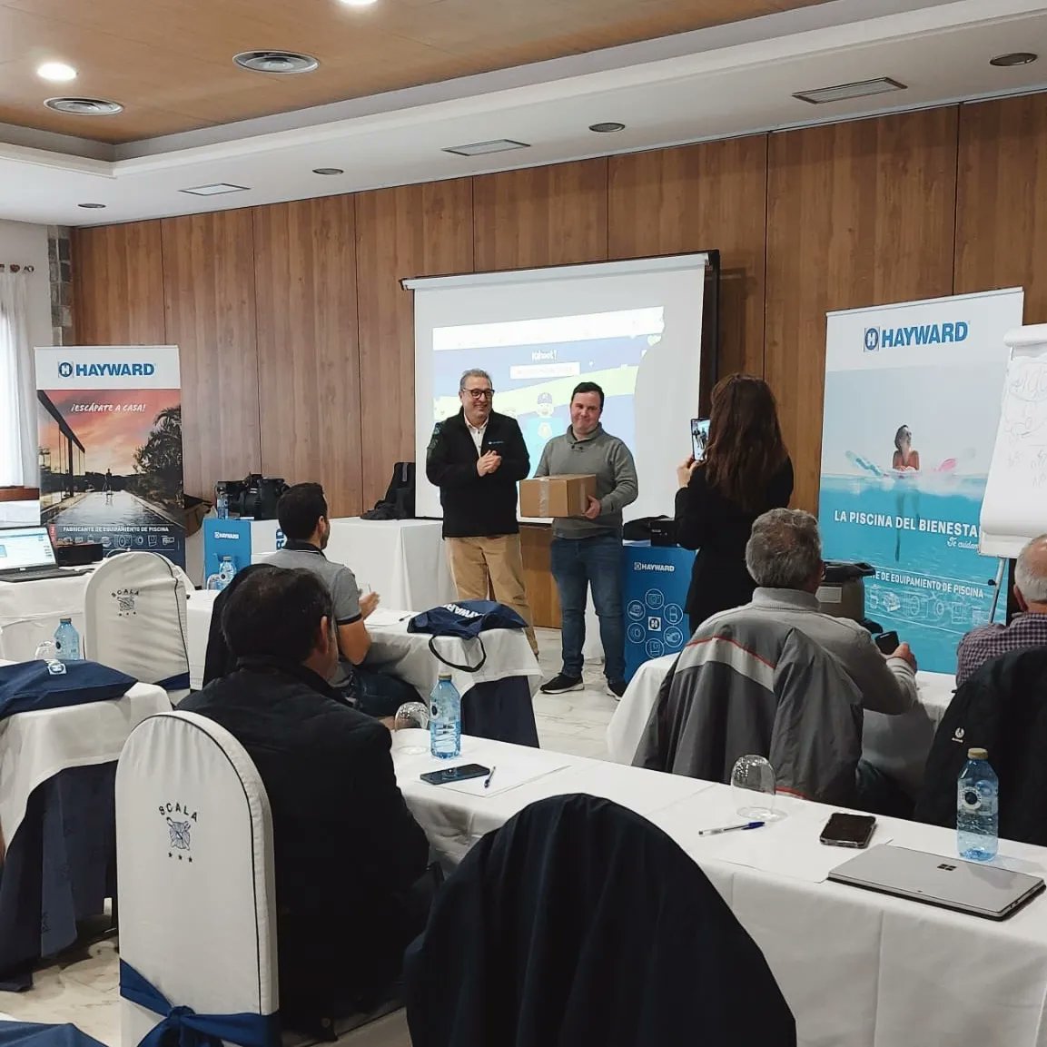 PiscinasMiguez's tweet photo. Compartimos instantes de la jornada con @haywardpoolproducts, hemos asistido a su Roadshow para conocer las novedades del mercado 👌Te lo contamos aquí 👀👉
https://t.co/Thfde0BT2I https://t.co/ayKy0LfbIy