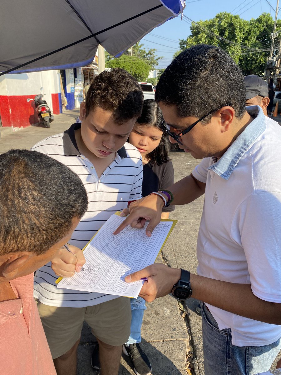 CJoseMoreno's tweet photo. Hoy recogemos firmas para que Valledupar sea una ciudad más educada, turística, emprendedora, cultural, segura, próspera con salud y empleo. 

Tú tienes el control, tú tienes el bolígrafo. 
Firma por Valledupar. https://t.co/EkfhEGwnB6