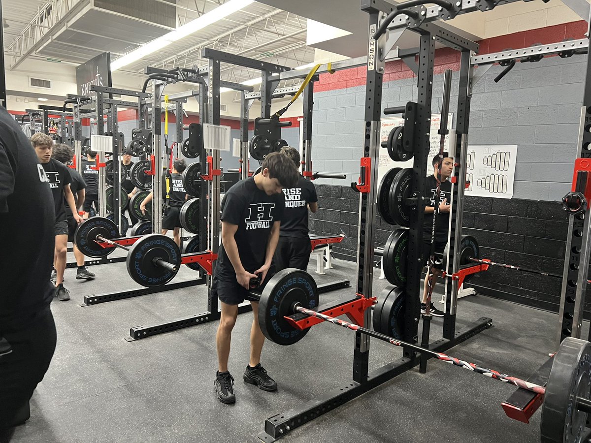 Hanks_Football's tweet photo. Energy…Effort…Desire…Commitment…Discipline…#HanksFootball2023 #RiseAndConquer @JMHanksHigh @RCadena2001LTD https://t.co/UIELfP68yv