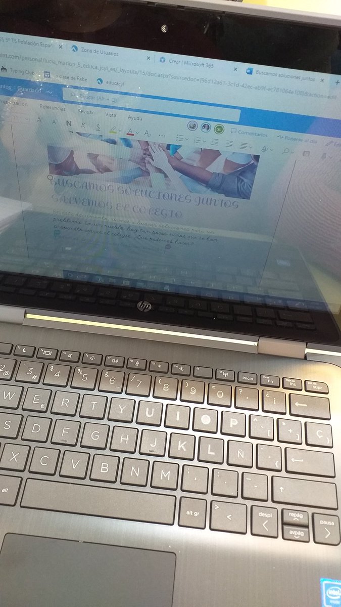 CSanctispiritus's tweet photo. En CCSS investigamos sobre la densidad de población en las provincias de Castilla y León,  y buscamos soluciones para un colegio rural que van a cerrar. Creamos un Word compartido para ir tomando nota de nuestras ideas. #CompDigEdu #VolamosJuntos #CeipSanctiSpiritus https://t.co/pKyRaR8fGr