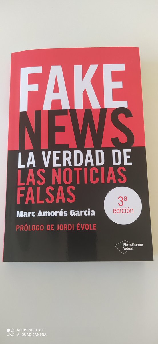Contento de anunciaros que mi primer libro estrena su tercera edición. Muchas gracias a todos los lectores por hacerlo posible. #FakeNews