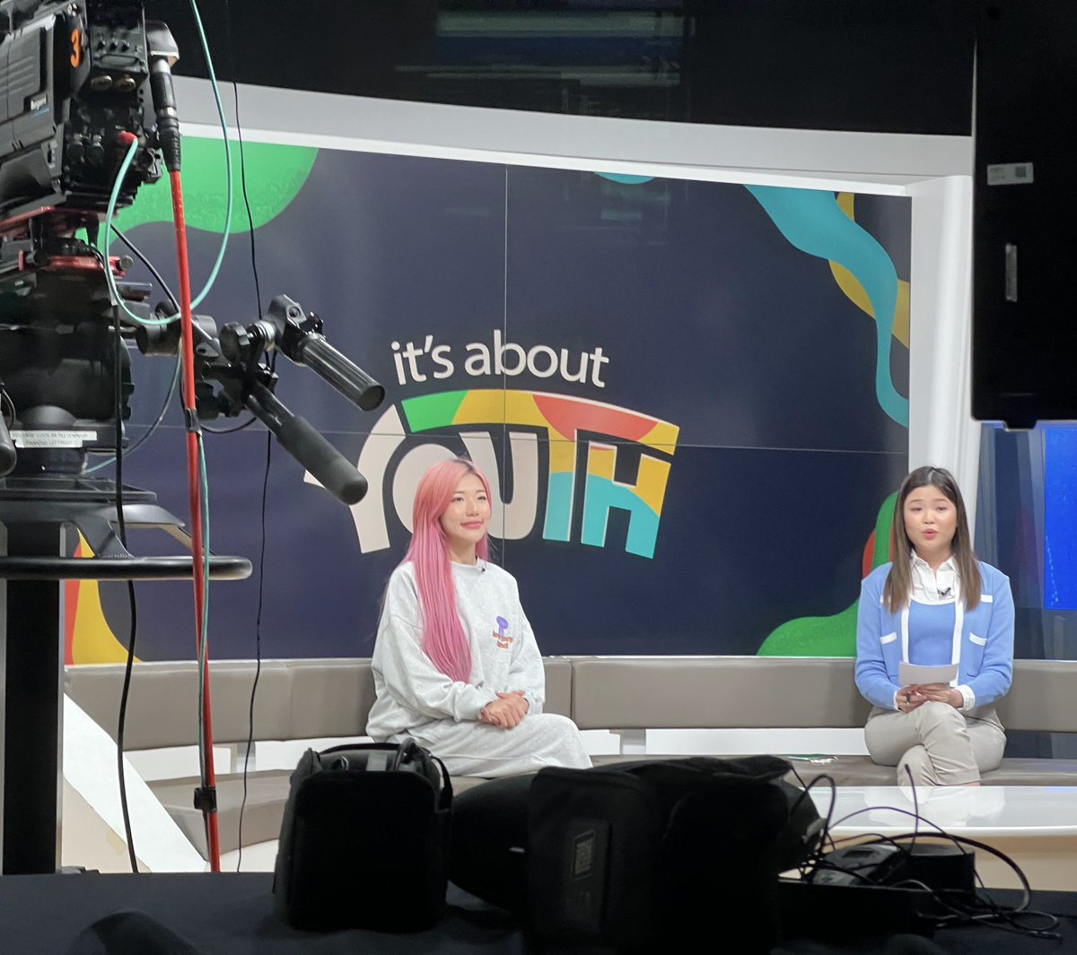 mspuiyiofficial's tweet photo. Today, behind the scenes.
3 back to back with
@JuiceMy
@501Awani
#CoconutKL

No matter how bad things get, you can always see the beauty in them.
The worse things get, the more you have to make yourself see the magic in order to survive. https://t.co/7cRBI0i8ds