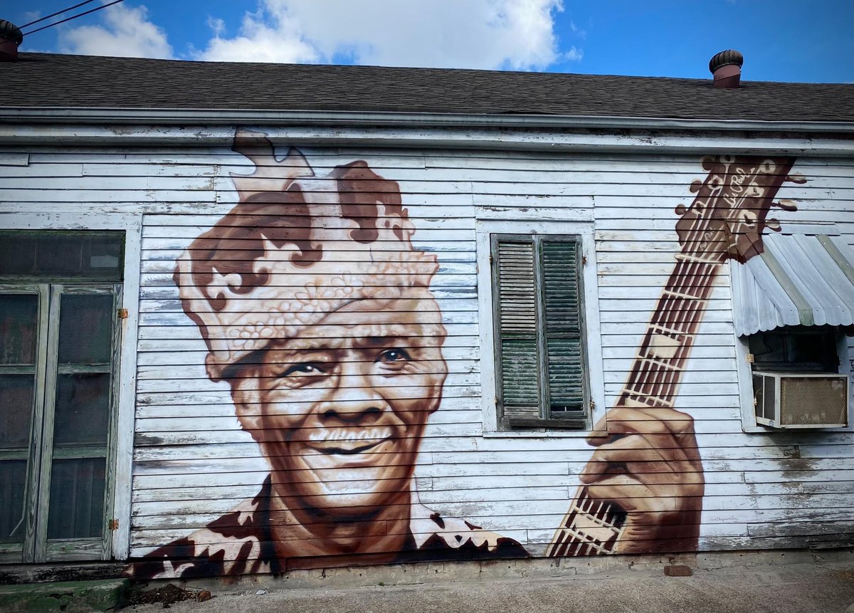 Photowalking in the Bywater...
Blues master Little Freddie King ruling over BJ’s. 

Another amazing work of art from #ianthepainter
#NOLA #bywater #LittleFreddieKing #LesPaul