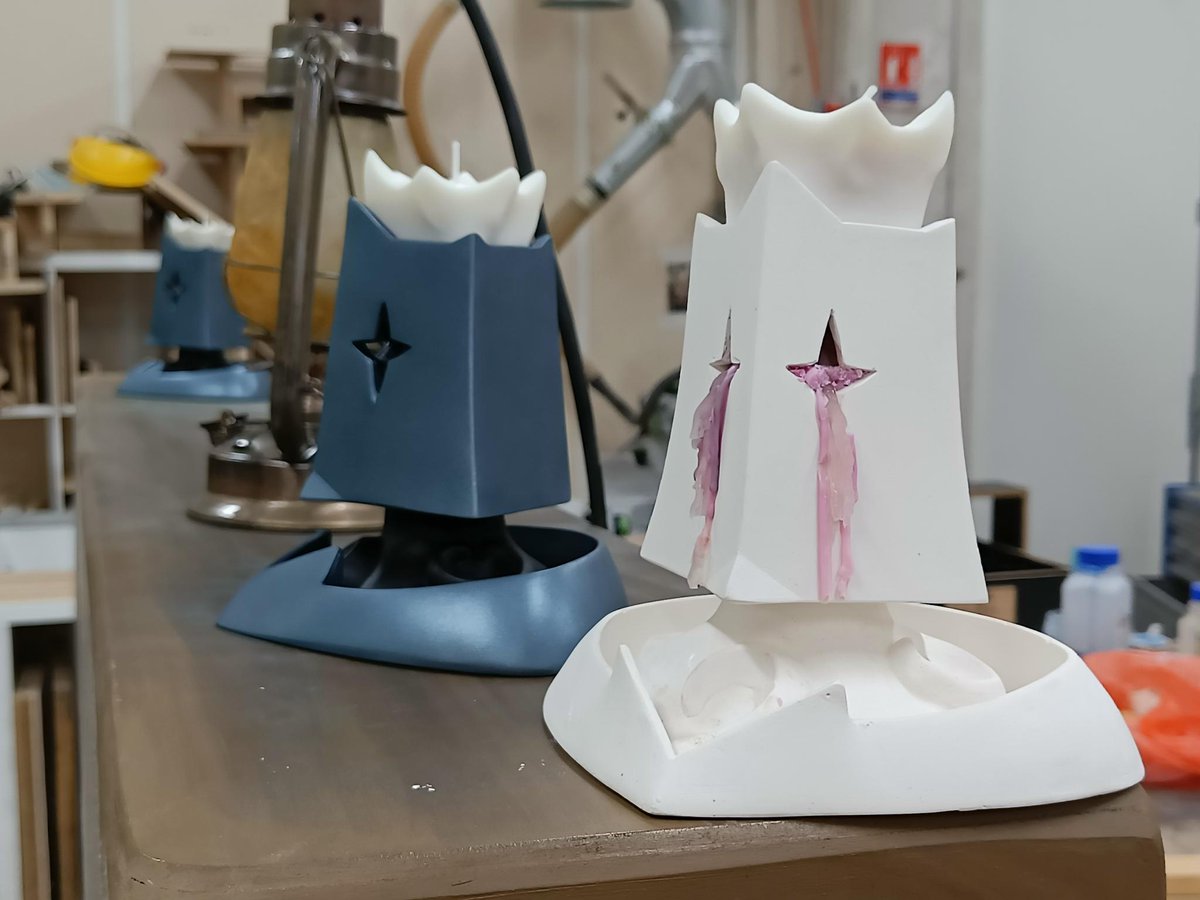 AnkamaGames's tweet photo. Règlement du concours : https://t.co/3eCFujuy1s

Le bougeoir est un objet en plâtre d'un peu moins de 20cm de haut, fabriqué et peint à la main par nos Bricol'Boys ici à Roubaix.

3 bougeoirs sont à gagner, 3 personnes chanceuses seront tirées au sort lundi 6 mars. 🍀 https://t.co/Uc1ALSHU01