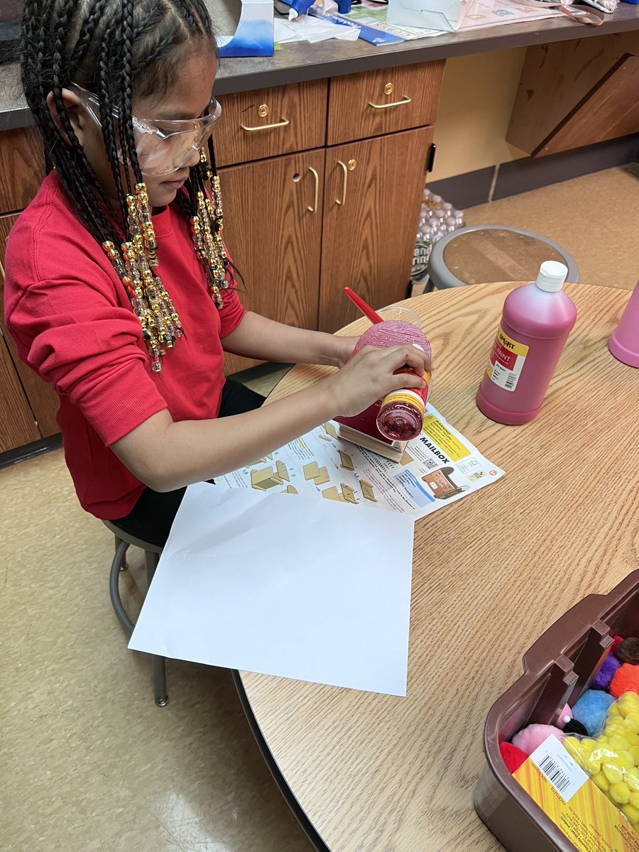 LibEricksen's tweet image. Just a few of our maker-space projects! #librariesrock #makerspace #makersinthelibrary #makermovement @HammondTerrilyn @NYBookDr @RCSDLibraries @RCSDsch5