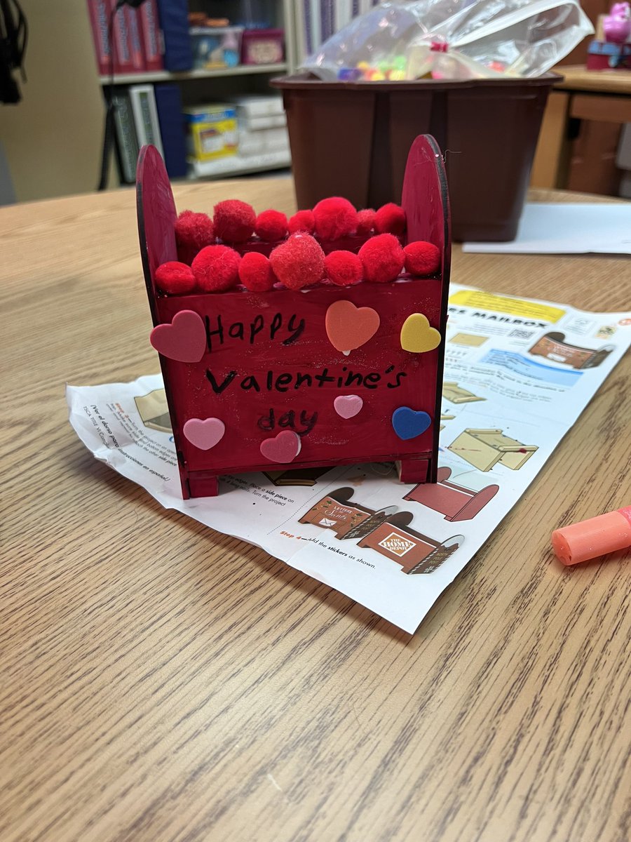 LibEricksen's tweet image. Just a few of our maker-space projects! #librariesrock #makerspace #makersinthelibrary #makermovement @HammondTerrilyn @NYBookDr @RCSDLibraries @RCSDsch5