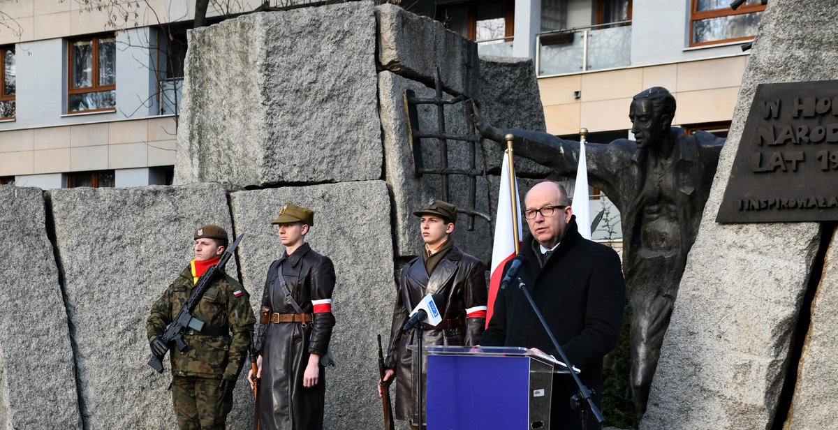 MUW_RP's tweet photo. 🇵🇱 Wojewoda Mazowiecki @Radziwill_K oraz Wicewojewoda Mazowiecki @ArturStandowicz uczcili pamięć Żołnierzy Wyklętych biorąc udział w obchodach zorganizowanych w Warszawie i Radomiu.

💻 Więcej informacji: https://t.co/70bFzax8sh 

#ZolnierzeWykleci #ZołnierzeNiezłomni https://t.co/9CdctBAEZA