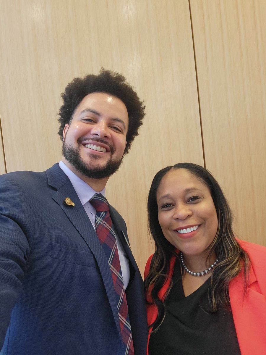 No longer 'interim' shoutout to @kcpublicschools official new Superintendent, @drjencollier! Thank you for joining me for our 'fireside' chat this morning at @Polsinelli. Grateful for your collaboration w/ @CityYearKC!  #CYKC #EducationEquity