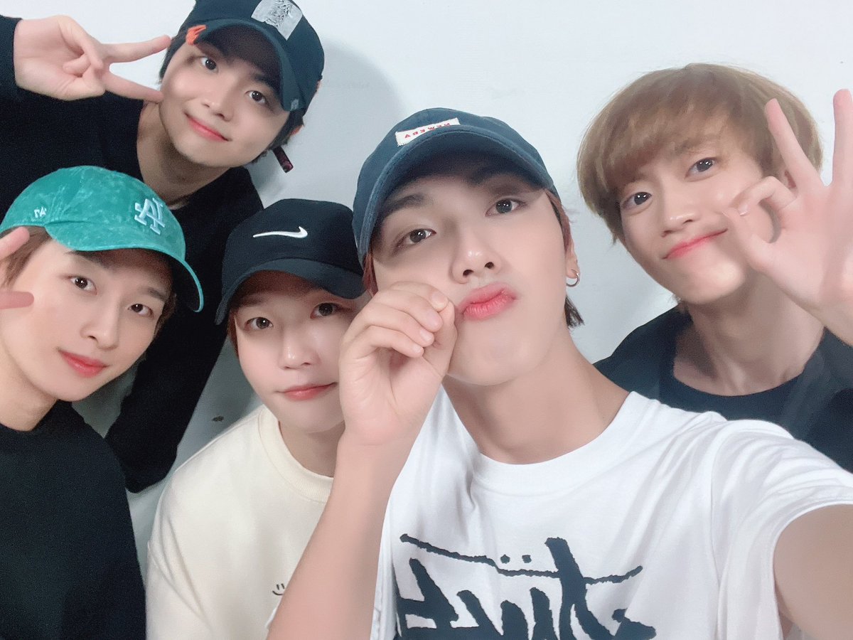 24Kplus_members's tweet image. [#팀21시] 투포유‼️ 그동안 너무 보고싶었어요🥲 피크타임 잘 보고 계시죠?!
저희 팀21시 투표 많이 해주시고 앞으로 자주 올게요🥰❤️

#PEAKTIME #피크타임 #팀21시
#기용 #시우 #임찬 #유마 #타케루