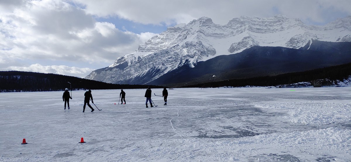 SCHSrvs's tweet photo. Is this snowy weather making you want to get outdoors? Mr. Kungel's Wildlife 9 class recently went to Lake Minnewanka to experience the best that Alberta has to offer! #PhoenixRISE #GetOutside #RVSLearning https://t.co/yyQZQtSgy0