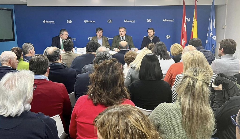 PP_Tielmes's tweet photo. @isatielmes en la reunión electoral @ppmadrid @jorgerodrigodo para preparar las elecciones #28M 

Vamos a trabajar sin descanso para que @IdiazAyuso tenga la mayoría absoluta en #Madrid 
Y #Tielmes siga siendo popular 💪

@corralcpedro 
#Ganas https://t.co/71KHWGDMY0