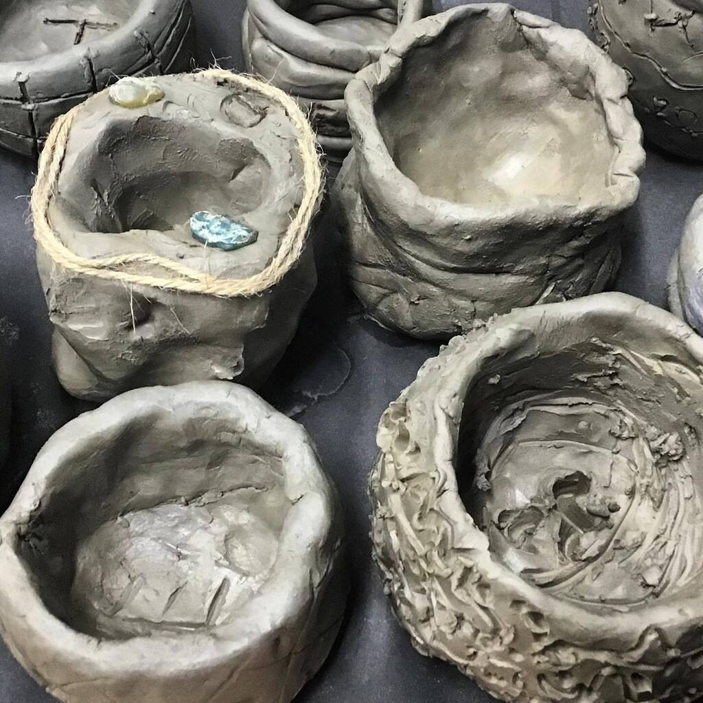 Beautiful drinking vessels created in years 3&4 today as part of their Design and Technology day. They used techniques common in the Iron and Bronze ages to explore the benefits of each. Great work all round! #islingtonschools #history #pottery #ironage #bronzeage #ceramics