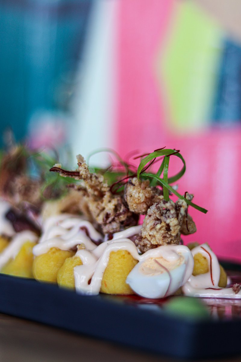 Causa limeña con patata tamizada con ají amarillo, pulpo y chipirones. ¡Uno de nuestros favoritos!

📍 Avda. de los Andes, 8
RESERVAS ➡ LINK EN BIO

#somosMoemios #Moemia #tabernaviajera #taberneros #deaquiydealla #muymoemios #goodvibes #causalimeña #pulpo #chipirones