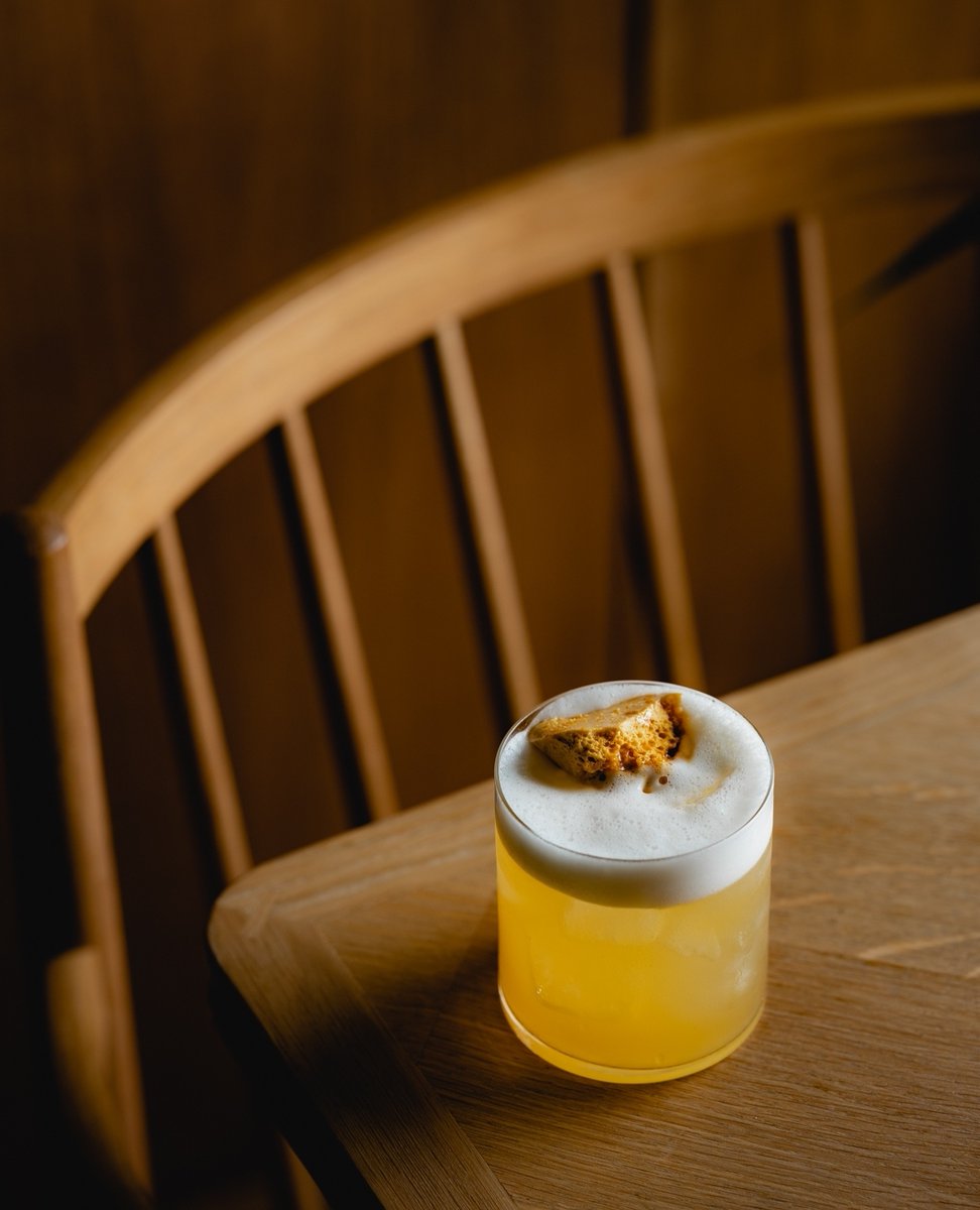 A twist on a Whisky Sour, with notes of maple syrup, orange, lime and corn. Fancy it? 📍The Broadcaster, Television Centre