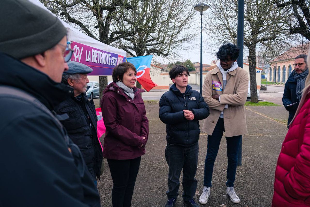 CaravanesPop's tweet photo. 🚐 CARAVANE POPULAIRE #POURNOSRETRAITES – Étape 9 : Vitry-le-François

🗣 "Pour financer les retraites, on pourrait prendre l’argent des milliardaires plutôt que de forcer ceux qui n’en ont pas à se tuer au travail !" Dylan, boulanger

#CaravanePopulaire
👉https://t.co/V9Xlx1Lo9W https://t.co/IjytDkTRes