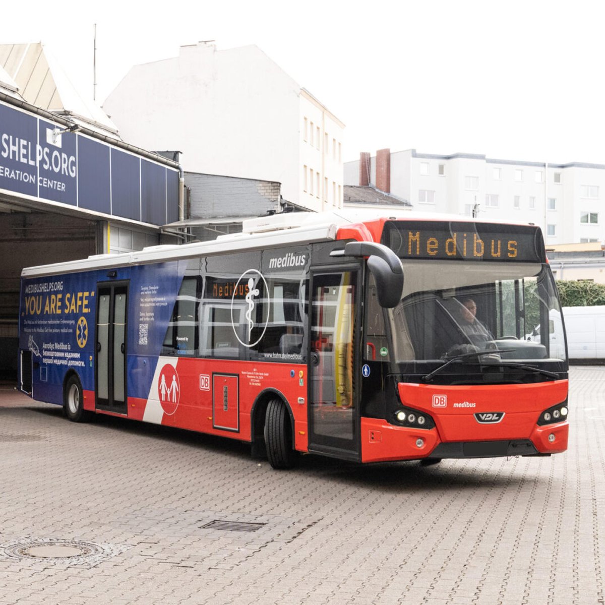 CiscoFrance's tweet photo. Comment le #Medibus révolutionne le secteur de la #santé ? 🚌
Créé en partenariat avec Deutsche Bahn, VDL Bus & Coach et A+ Videoclinic GmbH, nous apportons des soins de santé au plus grand nombre, particulièrement dans les villes reculées. #télémédecine
+ d'informations 👇