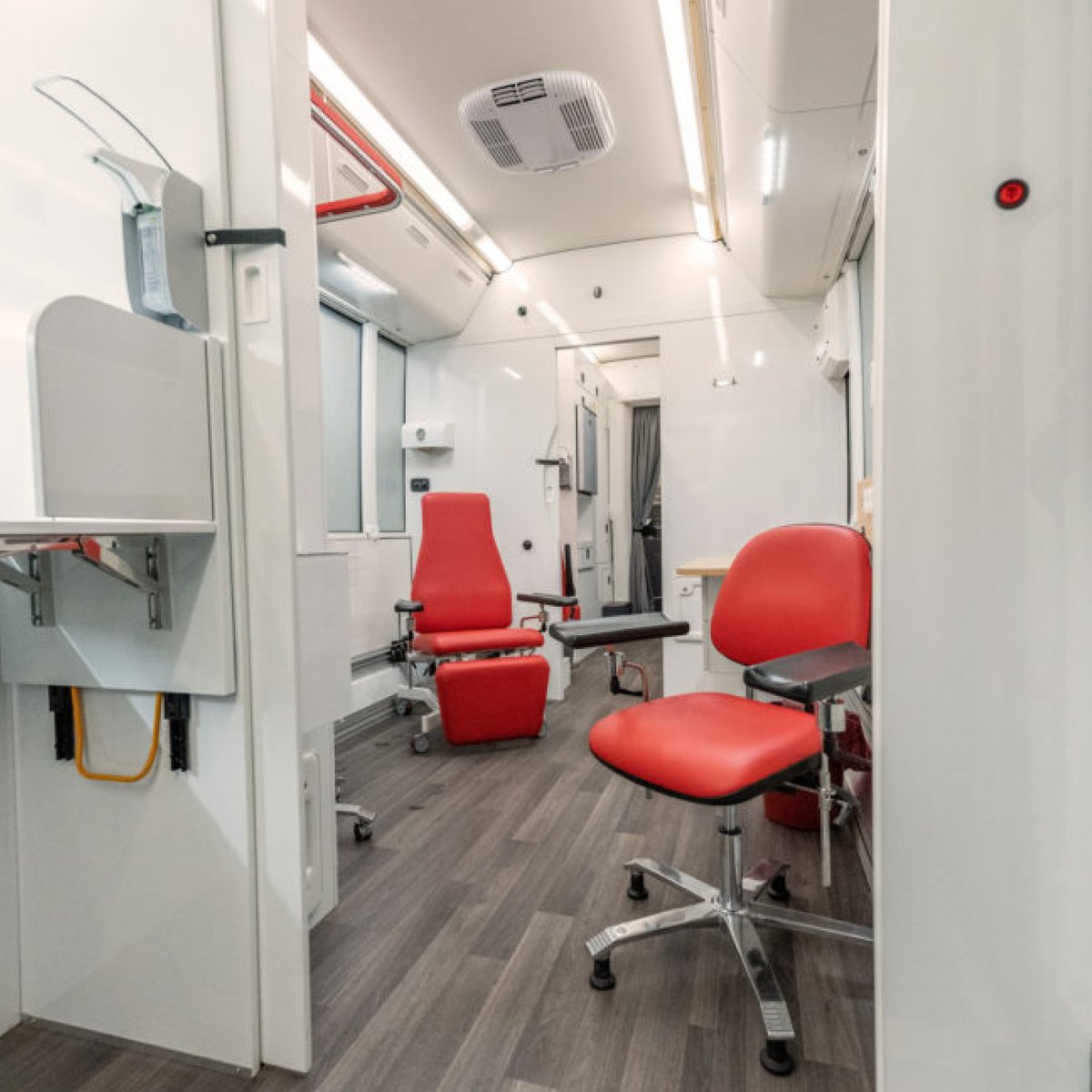 CiscoFrance's tweet photo. Comment le #Medibus révolutionne le secteur de la #santé ? 🚌
Créé en partenariat avec Deutsche Bahn, VDL Bus & Coach et A+ Videoclinic GmbH, nous apportons des soins de santé au plus grand nombre, particulièrement dans les villes reculées. #télémédecine
+ d'informations 👇
