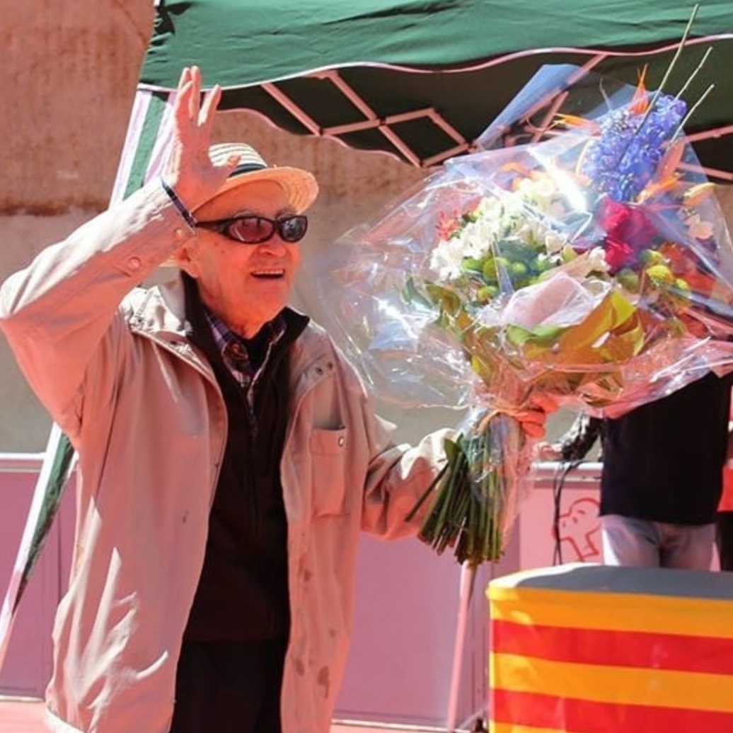 Omple el cel de pinzellades de color, estimat Suri! Terrassa i El Social perden un gran referent cultural i una persona entranyable. La teva saviesa i el teu somriure ens acompanyaran per sempre 🤍 Volem fer arribar el nostre més sentit condol a la família i amistats.