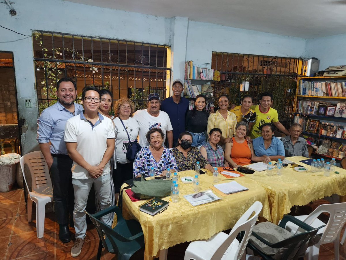 emilene_aguayo's tweet image. Agradecemos a los líderes barriales de #Mapasingue Oeste por invitarnos, este acercamiento con la comunidad nos permite adelantar nuestro trabajo para empezar desde el día uno a gestionar soluciones. @aquilesalvarez @Rauli_Chavez #ElPoderDelCambio #aquilesalvarez #emileneaguayo