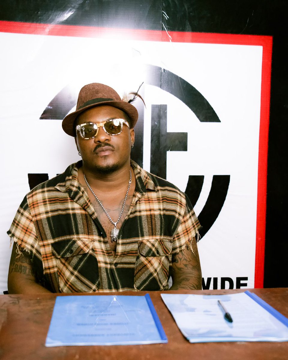 jtunesworldwid3's tweet photo. We Are Happy  To Welcome @ Eric Stunner to the Big Family  @official_JTWW  Eric Stunner  is now been Managed, Branded  &amp; Promoted by @official_JTWW Management Team ...   Henceforth, all bookings for @Eric stunner should be directed  to the Management of Jtunes Worldwide. https://t.co/5ppguw1uFH
