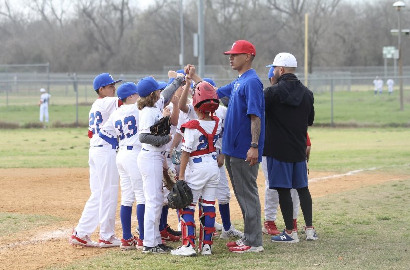40acresATX's tweet photo. 11u first weekend together, not too bad. Went 3-1 on the weekend. 2-0 on Saturday. Won’t the first game Sunday 4-3. Lost a battle that second game 5-4. Overall first time together the boys played well. It’s going to be a fun spring #TexasSenators https://t.co/AhFDWmKdFM