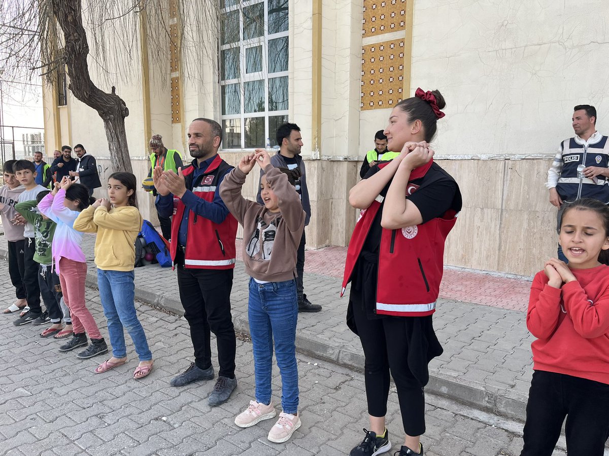 Kahtaasp's tweet photo. Psikososyal Destek Çadırlarımızda; 
Hergün Yeniden Doğan Güneşimiz Olan Çocuklarımızın, Yaşadıkları Deprem Sonrasında NormalYaşamlarına Adapte Olabilecekleri ve Afetin Etkilerinden Uzaklaşmalarını Sağlayacak Etkinlikler Gerçekleştiriyoruz @sevketersahin @FHMCELIK https://t.co/YFd7UBx5Ev