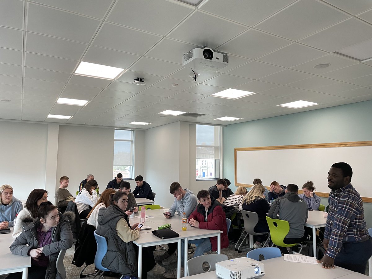 StephanieDunle2's tweet image. Interprofessional learning in action with @ruckballnohands @ursula_chaney! #IPE #paramedicstudents #pharmacystudents @UlsterUniSoNP @UlsterUniLHS @drewchambers999 @OwenBarr13