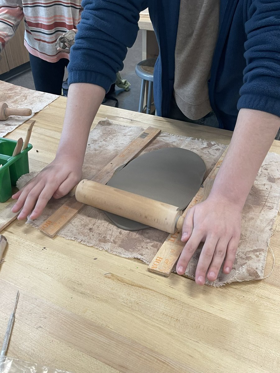 MrsReynoldsArt's tweet photo. We started clay today!!!  #chs9art #cisdart #chs9family @CHS_9 https://t.co/6wqf7ry3SB