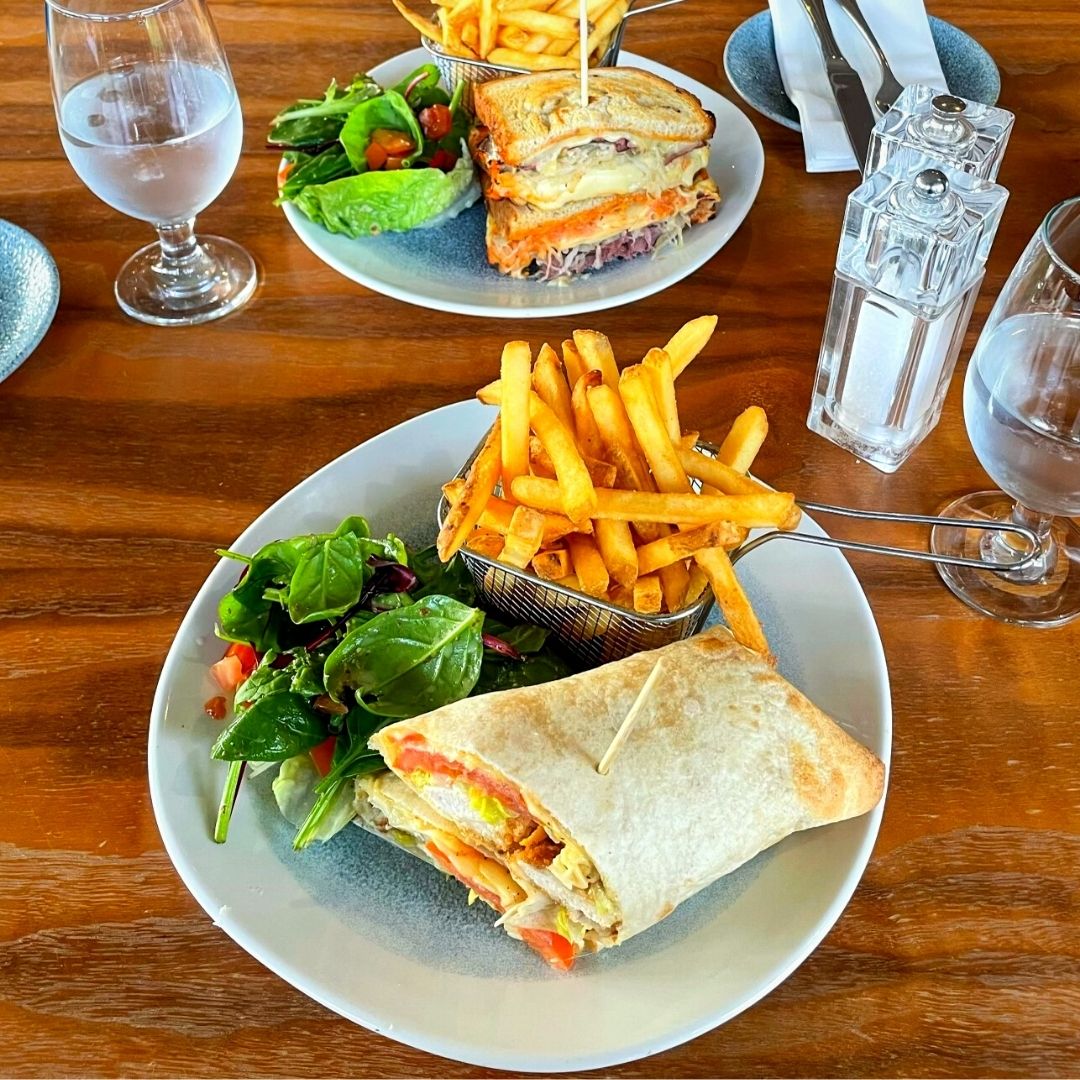 Just a few of our sandwiches on our new lunch menu 🤩

🍤Californian Hot Prawn Roll
🥙Vegetarian Falafel Flatbread
🥪Toasted Corkonian Reuben Sandwich
🌯Toasted Katsu Chicken Wrap 

Our lunch menu is available daily 12pm - 5pm

#Lunch #Cork #CorkFood #CorkRestaurant #PureCork