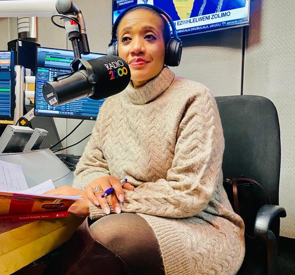 Radio2000_ZA's tweet photo. On Air | #lifeloveandall with @MapasekaMokwele
How has you day been? Good evening do join us for some great conversations...
Call in 089 110 2000
WhatsApp 060 584 2250
#LLA2000 #Radio2000 https://t.co/Nw4iBdZOwk