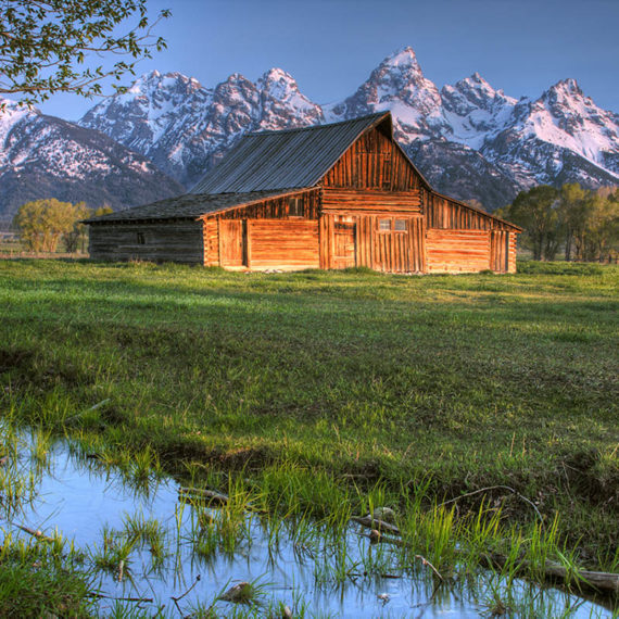 holehideout's tweet photo. https://t.co/KdElJWxBlt

Set on four acres in Wilson, this cottage-style hotel features wood-beamed ceilings, plenty of large windows, and cozy spaces both inside and out.

#jacksonholehideout https://t.co/0I0EDcHp6W