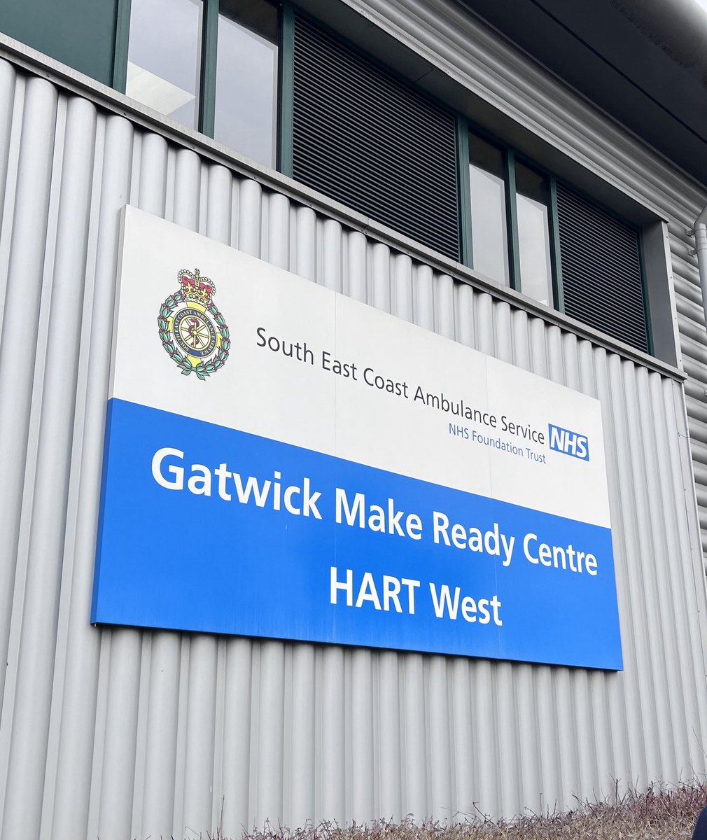 southernscampi's tweet photo. 🌼Thank you for the welcome 🌼
Day out meeting some of the exec &amp; team @SECAmbulance 🚑 today #EOC #MakeReadyCentre &amp; quick catch up with @andycollen on #ParamedicLeadership
#Paramedics
#SouthEastAHPs
#MultiProfessionalTeams https://t.co/9FUqZWdSOT