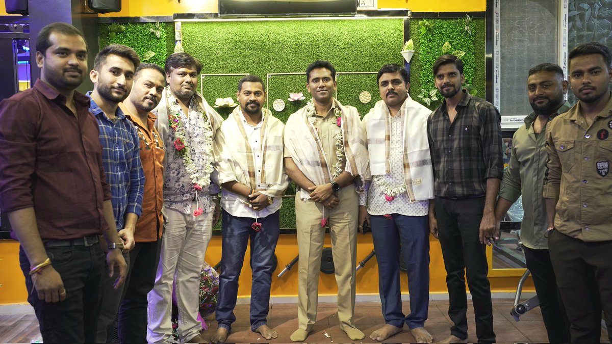 DeepakSinghLo20's tweet photo. Attended the grand Opening of Orange Fitness GYM near Shahinayathgunj Police Station SD MALL Feelkhana Begum Bazar..

Congratulations 💐 Vishal Singh Bhai

Ajay Kumar Sir SHO Shahinayathgunj Ps  

#DeepakSinghlodhBRSYouthleader  
#GoshamahalConstituency https://t.co/D90aHpuu1G