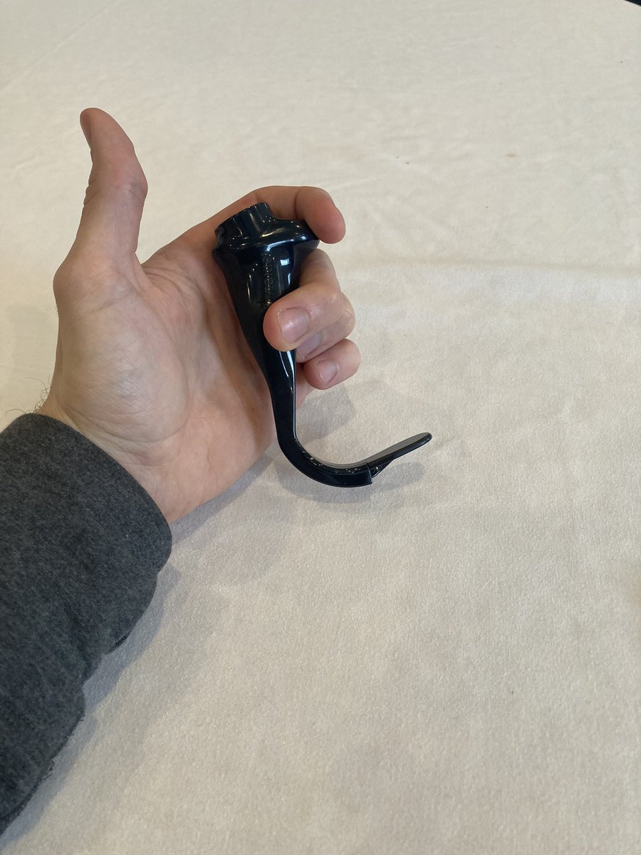 First time seeing/using the peds Glidescope HAVL blade. Found the handle extremely small rendering laryngoscopy challenging. 

Any tips/tricks on troubleshooting this from #AirwayTwitter?