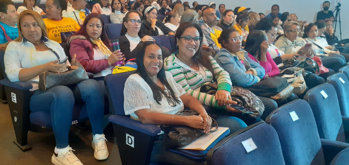 maritzaehc's tweet photo. En el marco del Congreso de la Nueva Época conocimos la Estructura de los Centros de Desarrollo de la Calidad Educativa los Supervisores del Edo Miranda presentes! @HectoRodriguez @_LaAvanzadora y @rosabecerra3 .@TerepaimaPZ1 .@yraot1 .@clavomartinez1 .@Regioneducpz .@rios_euler https://t.co/BVoXS2u27Y