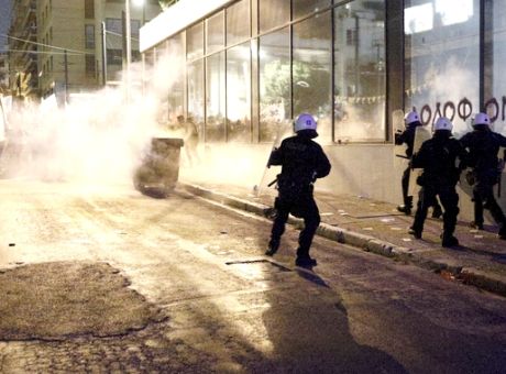 yioults1's tweet image. Καλά ρε μαλακα βάλατε τα ΜΑΤ να δειρουν αυτούς που διαμαρτύρονται για το ατύχημα στα #Τεμπη; Δεν έχει όριο η ξεφτίλα