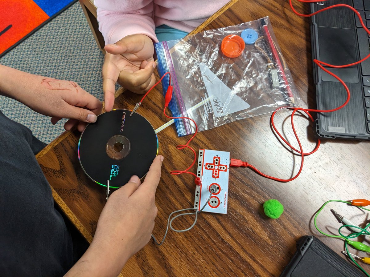 Testing conductors with Makey Makey in Coding Club.  <a href="/FuquayVarinaES/">FVES</a> <a href="/FVES_AP/">Fuquay-Varina ES</a>