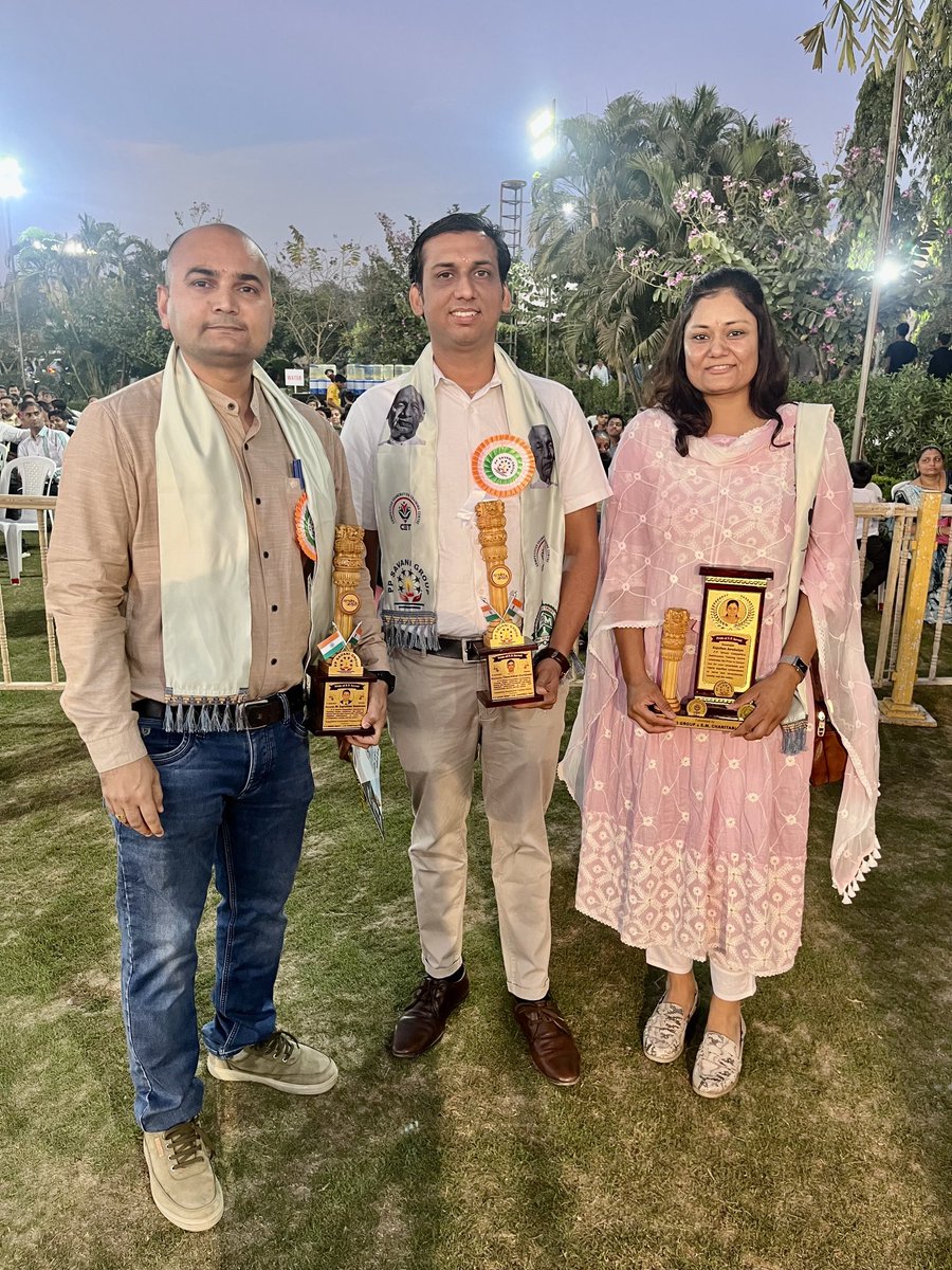 rajbaldaniaias's tweet photo. Its Honour to stand beside Dasa Sir. Felicitation gives more strength to serve the People. ⁦@dineshdasa1⁩ ⁦@ImHarkhani⁩ ⁦@KajalAmbaliya⁩ https://t.co/5FbvkHeafP