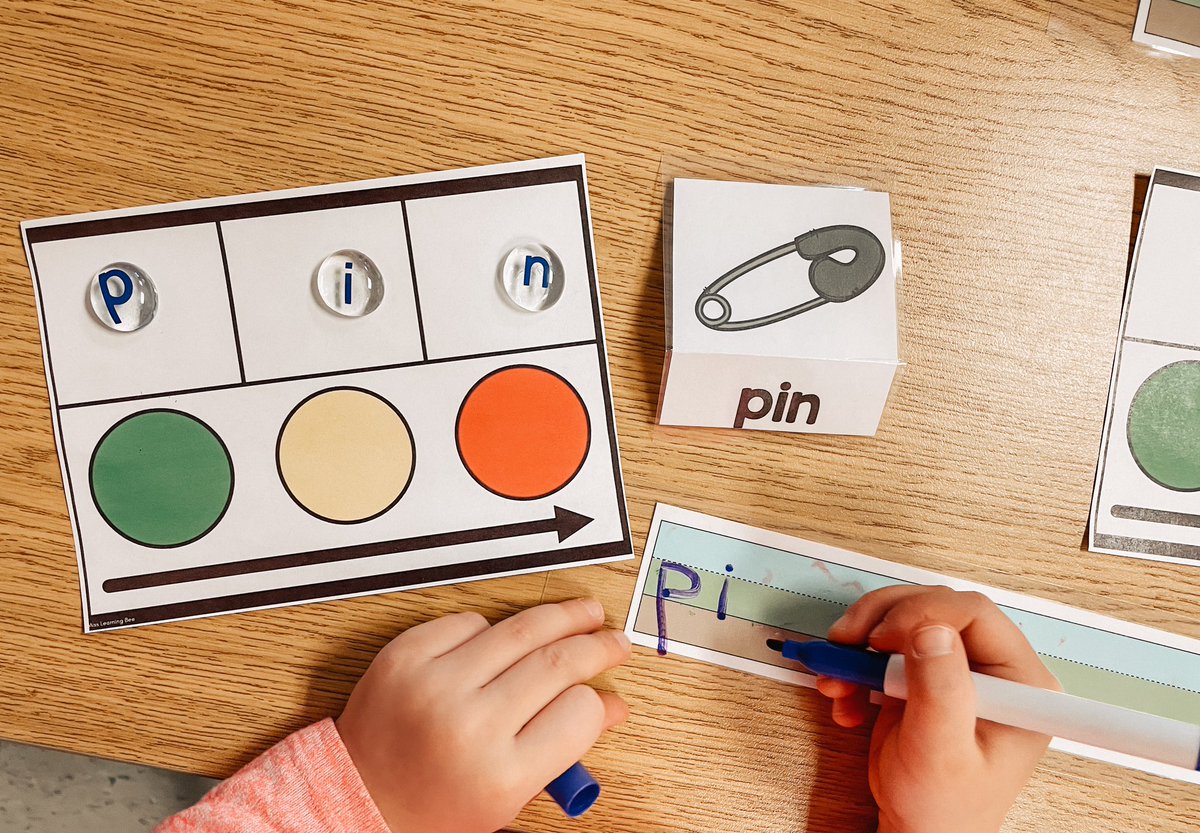 Blending and segmenting cvc words and using our sky grass ground paper to write it. “This one goes all the way into the ground like a worm.” 
<a href="/TVDSBKinder/">TVDSBKindergarten</a>