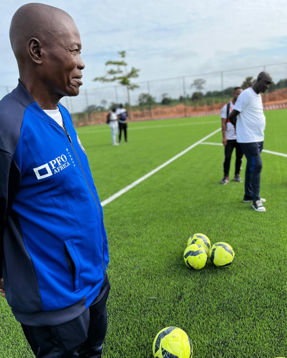 📸Quelques photos des coulisses du voyage de <a href="/Podcast_Eddms/">En dehors de ma surface</a> en Côte d'Ivoire, en immersion notamment au coeur du Yamoussoukro FC ⚽️

🇨🇮 Vous avez raté les 5 épisodes de la série spéciale Côte d'Ivoire de "En dehors de ma surface" ? Rattrapage par ici ➡️ smartlink.ausha.co/en-dehors-de-m…